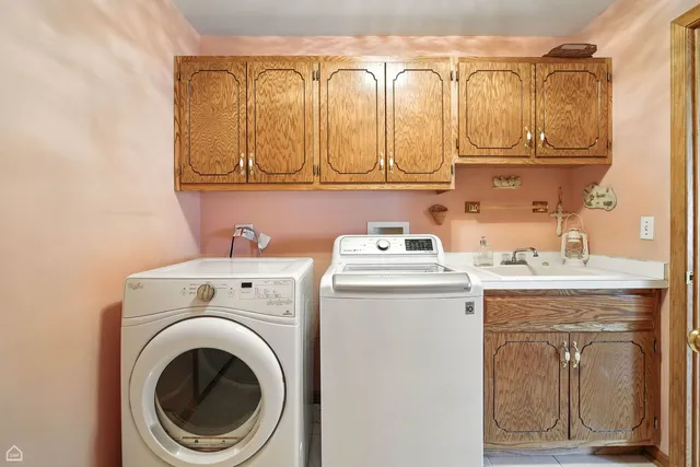 $825,000 | 115 Flamingo Drive, Roselle, IL 60172