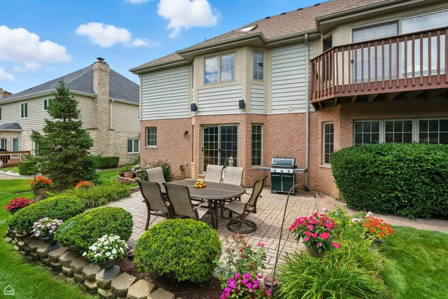 $825,000 | 115 Flamingo Drive, Roselle, IL 60172
