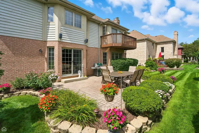 $825,000 | 115 Flamingo Drive, Roselle, IL 60172