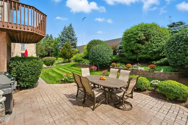 $825,000 | 115 Flamingo Drive, Roselle, IL 60172