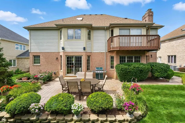 $825,000 | 115 Flamingo Drive, Roselle, IL 60172