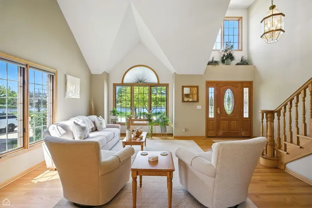 $825,000 | 115 Flamingo Drive, Roselle, IL 60172