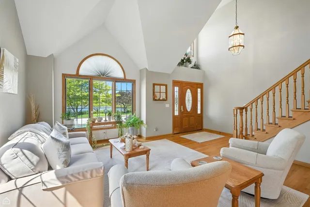 $825,000 | 115 Flamingo Drive, Roselle, IL 60172