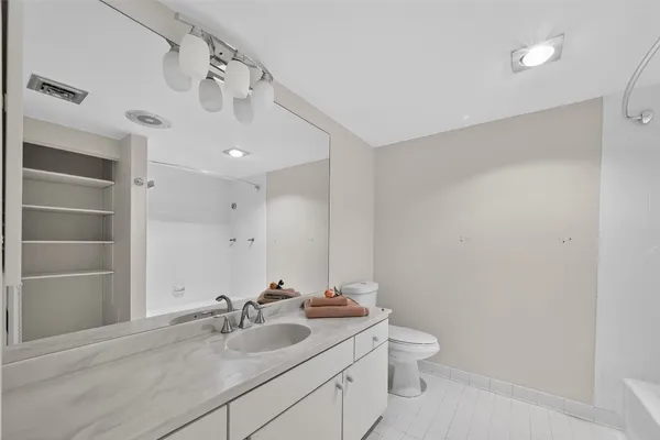 $3,500 | 5001 Woodway Drive, Unit 1804, Houston, TX 77056