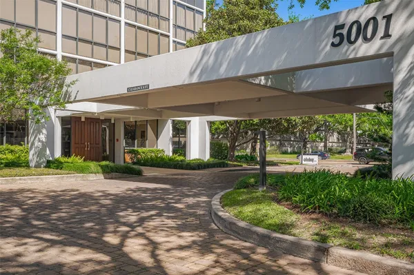 $3,500 | 5001 Woodway Drive, Unit 1804, Houston, TX 77056