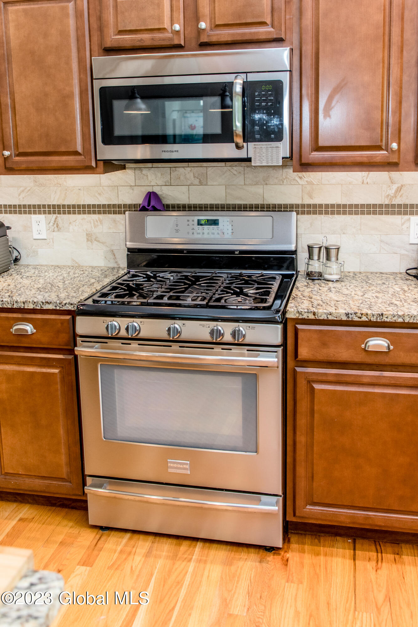 31 Burnham Road Wilton, NY 12831 - Photo 8 of 32 Kitchen Range