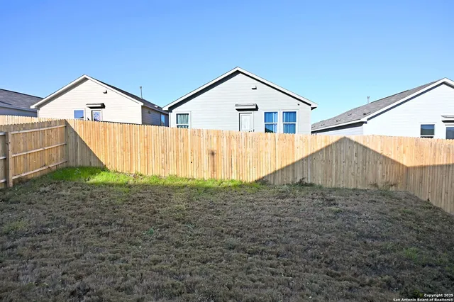 $1,525 | 5115 Schaeffer Ridge, Converse, TX 78109