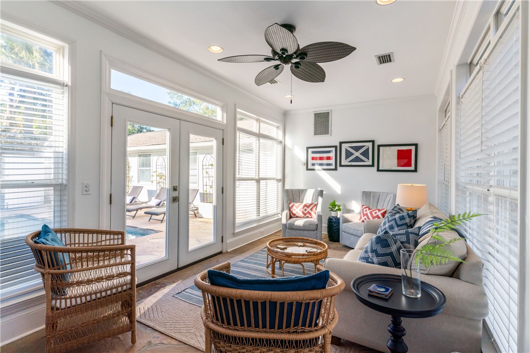 4210 7th Street St. Simons Island, GA 31522 - Photo 15 of 44 Sun room