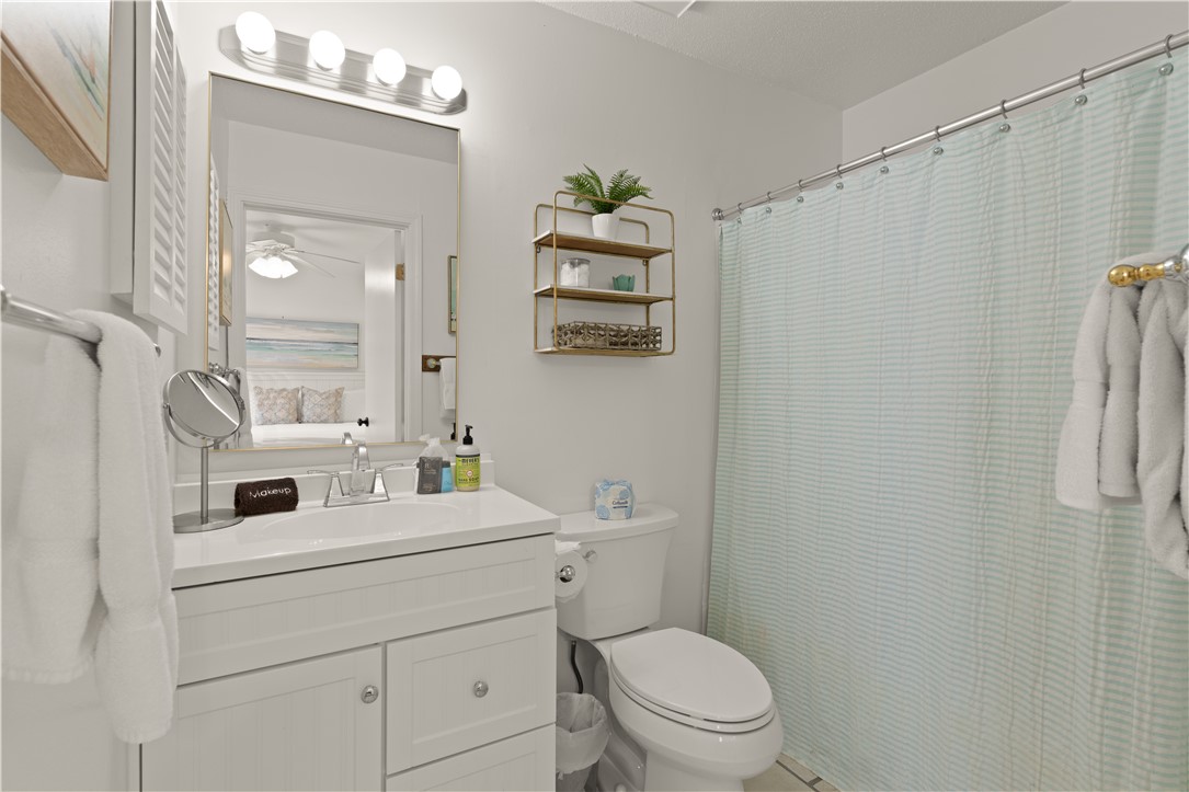 4210 7th Street St. Simons Island, GA 31522 - Photo 39 of 44 Primary bath back house