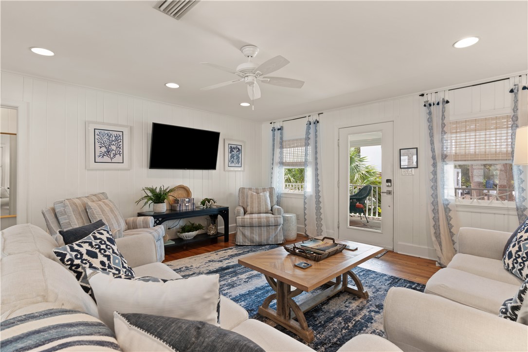 4210 7th Street St. Simons Island, GA 31522 - Photo 9 of 44