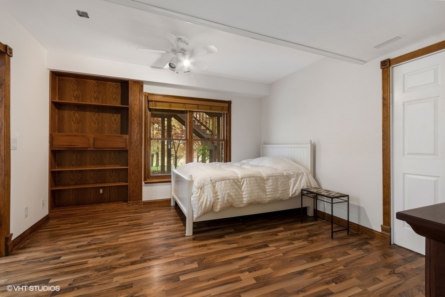 517 Ekman Drive Batavia, IL 60510 - Photo 19 of 22 a bedroom with a bed closet and a window