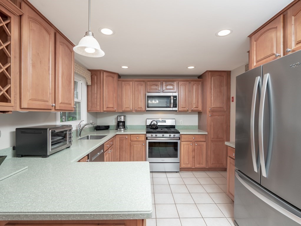 270 Gorwin Drive Holliston, MA 01746 - Photo 11 of 36