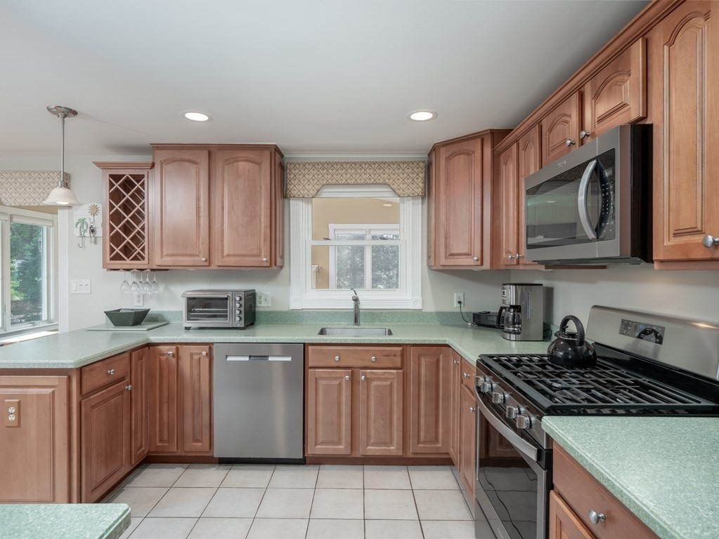 270 Gorwin Drive Holliston, MA 01746 - Photo 12 of 36