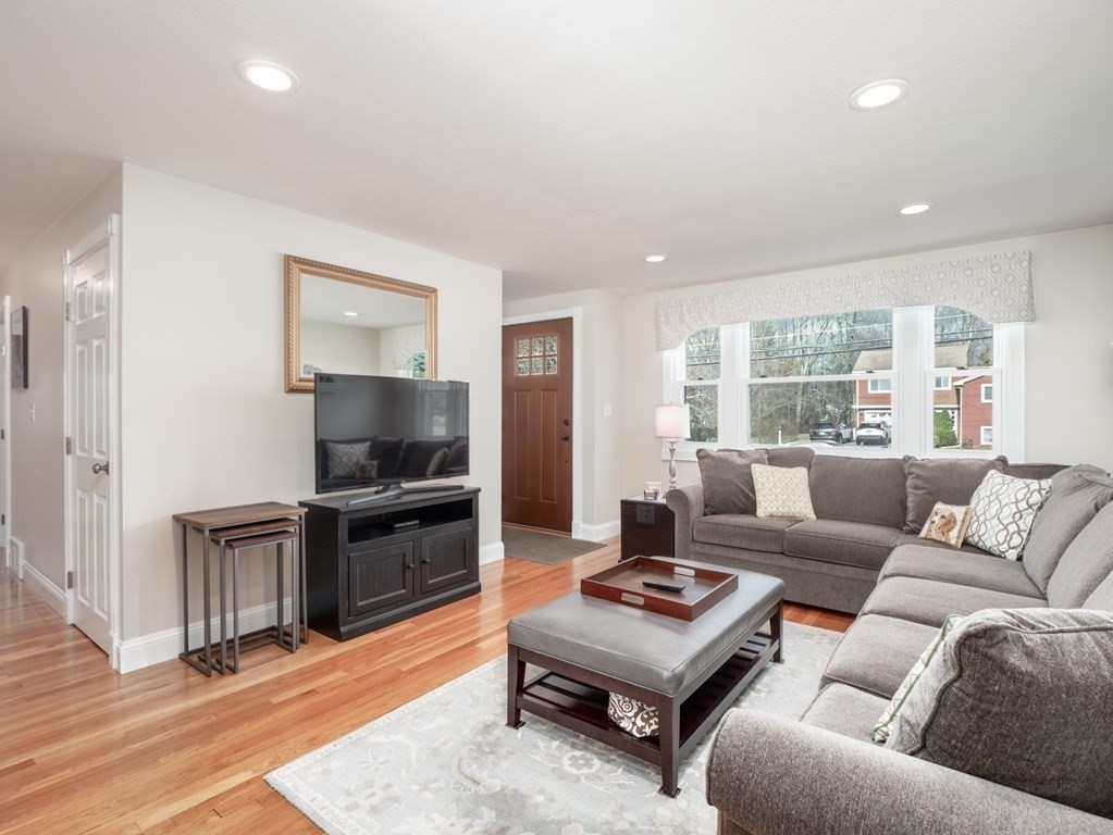 270 Gorwin Drive Holliston, MA 01746 - Photo 5 of 36