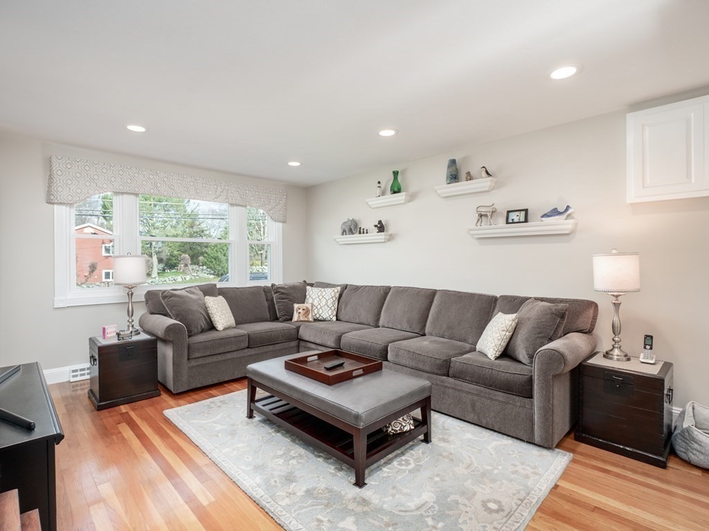 270 Gorwin Drive Holliston, MA 01746 - Photo 6 of 36