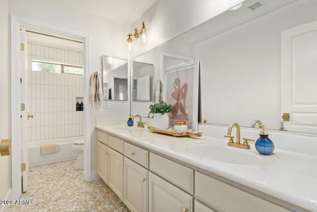 $950,000 | 3311 East Anika Drive, Gilbert, AZ 85298