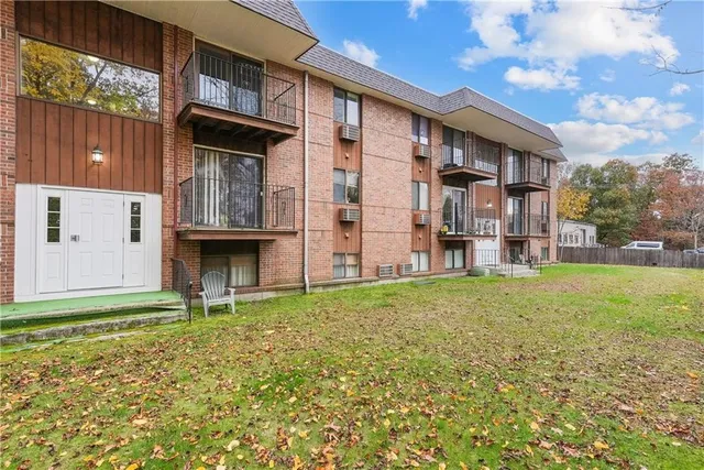 $199,900 | 117 John Street, Unit 14, Lincoln, RI 02865