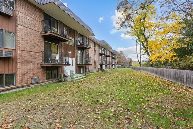 $199,900 | 117 John Street, Unit 14, Lincoln, RI 02865