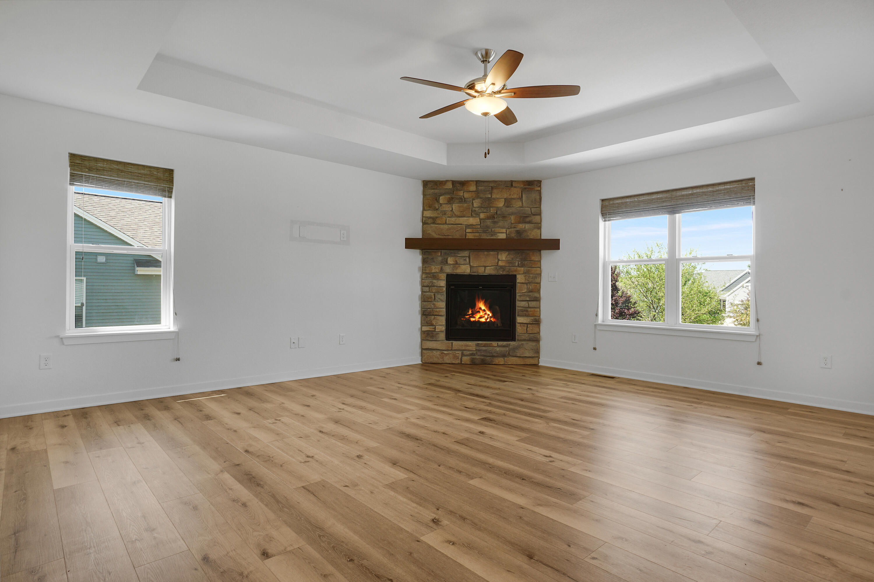 625 Mary Way Slinger, WI 53086 - Photo 10 of 34 Great Room