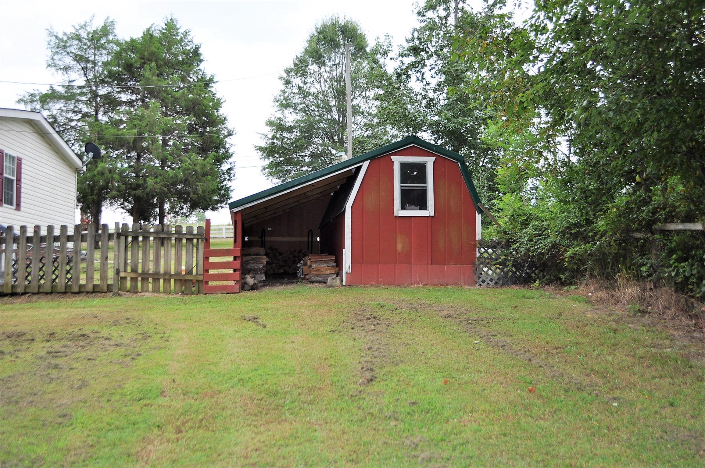 48 L Mitchell Road Kelso, TN 37348 - Photo 7 of 27 a view of a back yard with green space