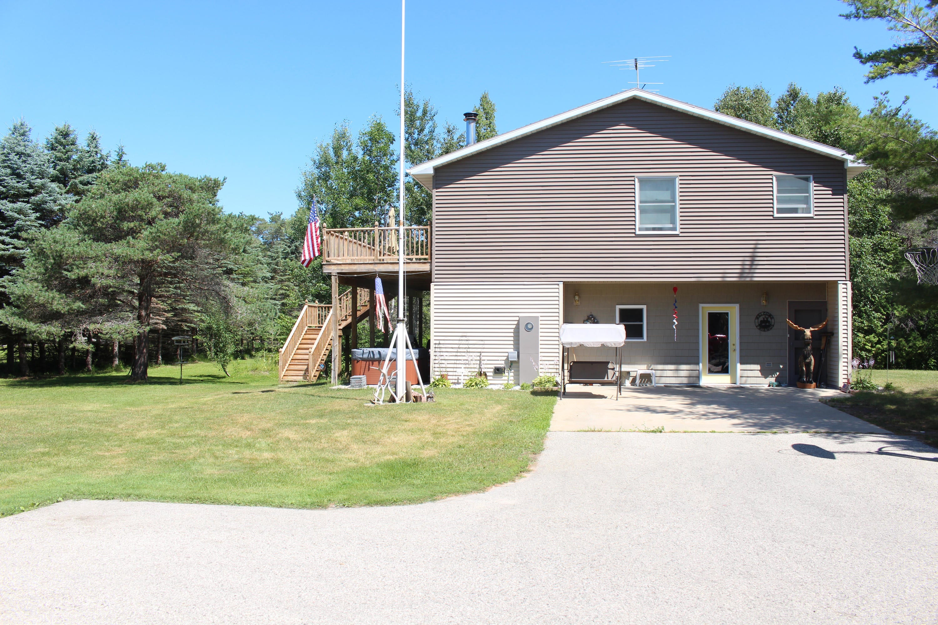 13975 Slade Road Cheboygan, MI 49721 - Photo 2 of 18 Gallery Image 2