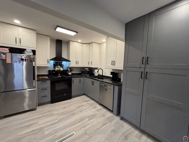 $187,900 | 1519 West Street, Emporia, KS 66801