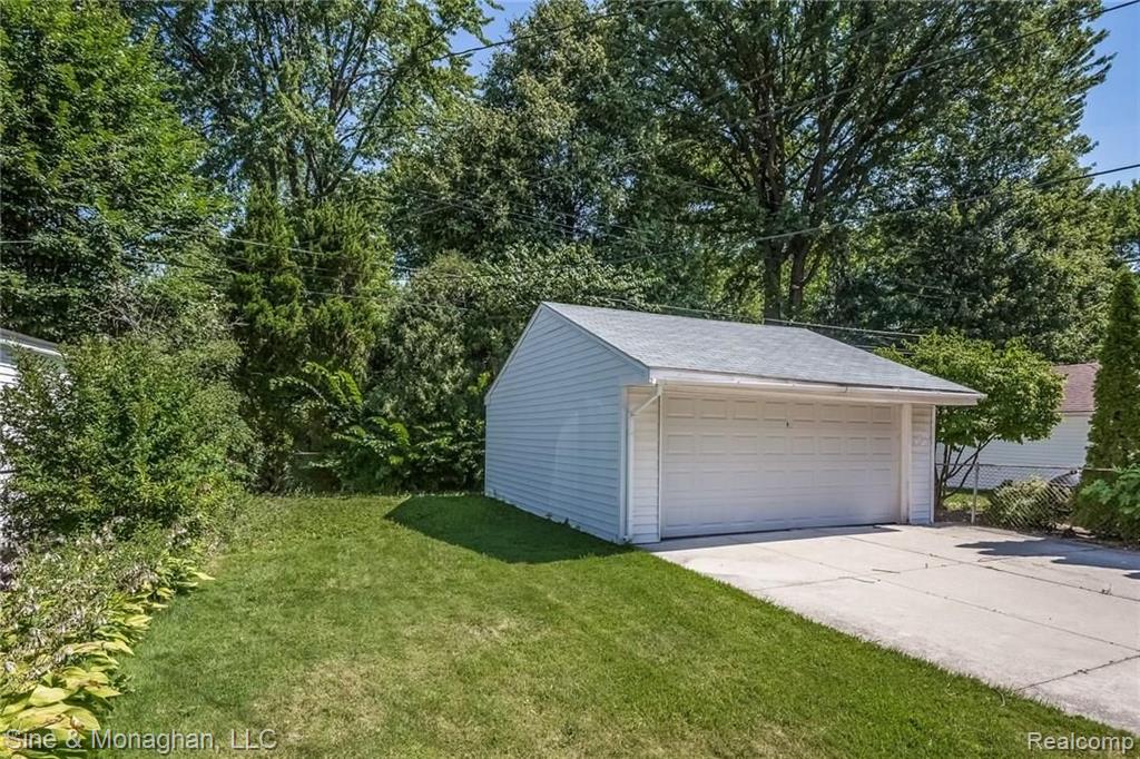 1766 Newcastle Road Grosse Pointe, MI 48236 - Photo 31 of 39