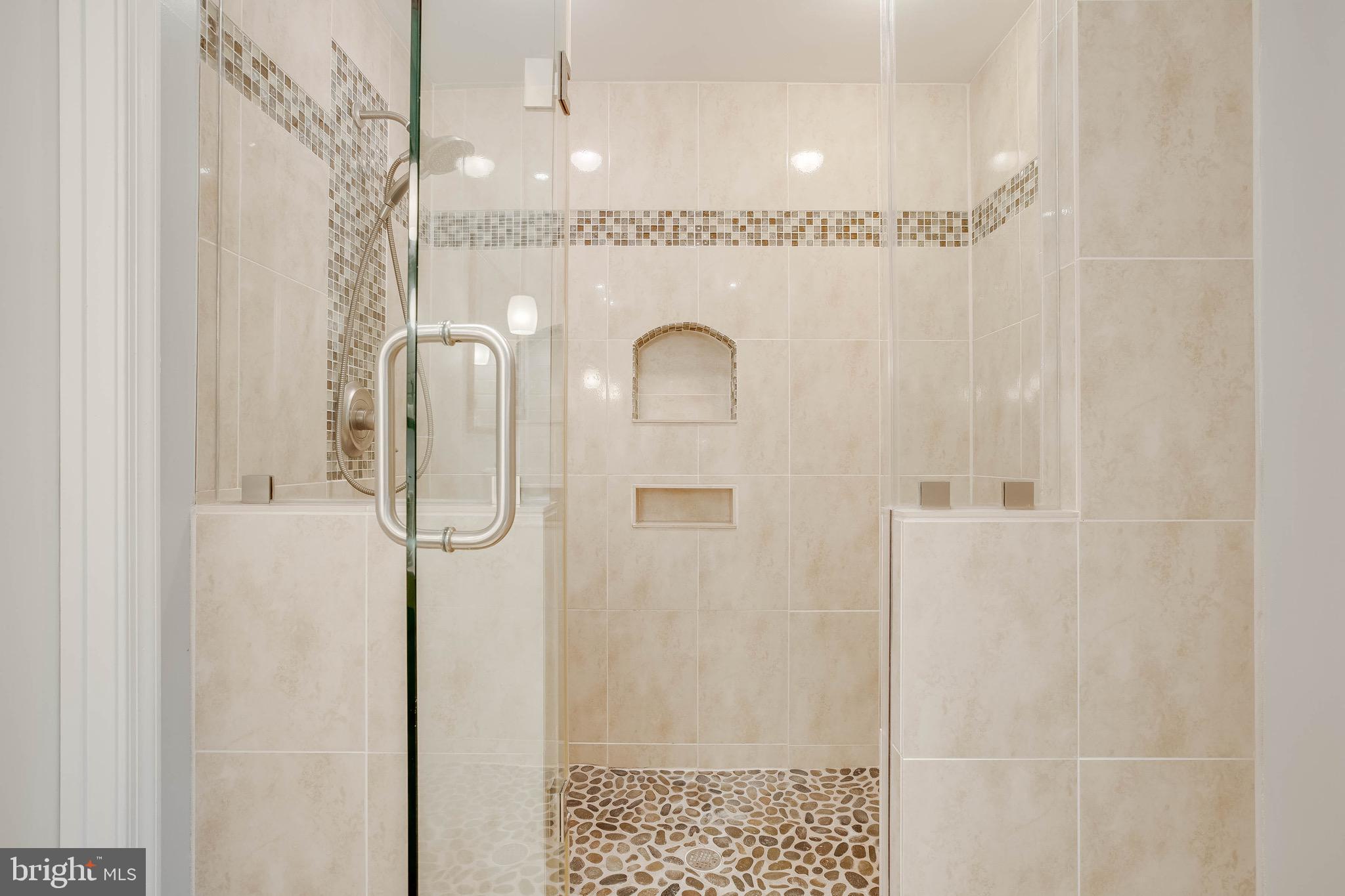 6907 Huntsman Boulevard Springfield, VA 22153 - Photo 19 of 48 Full Bathroom Main Level