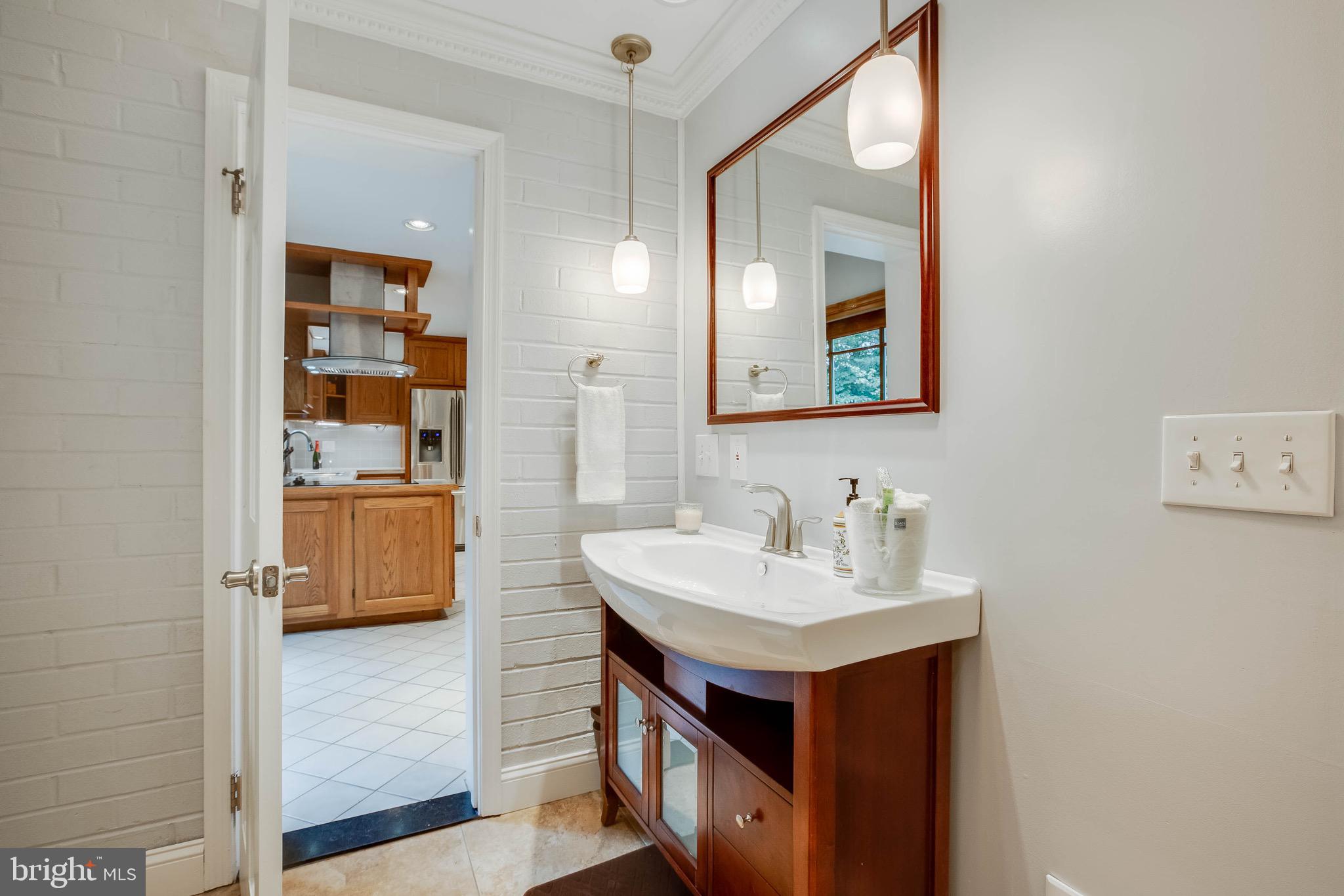 6907 Huntsman Boulevard Springfield, VA 22153 - Photo 20 of 48 Full Bathroom Main Level