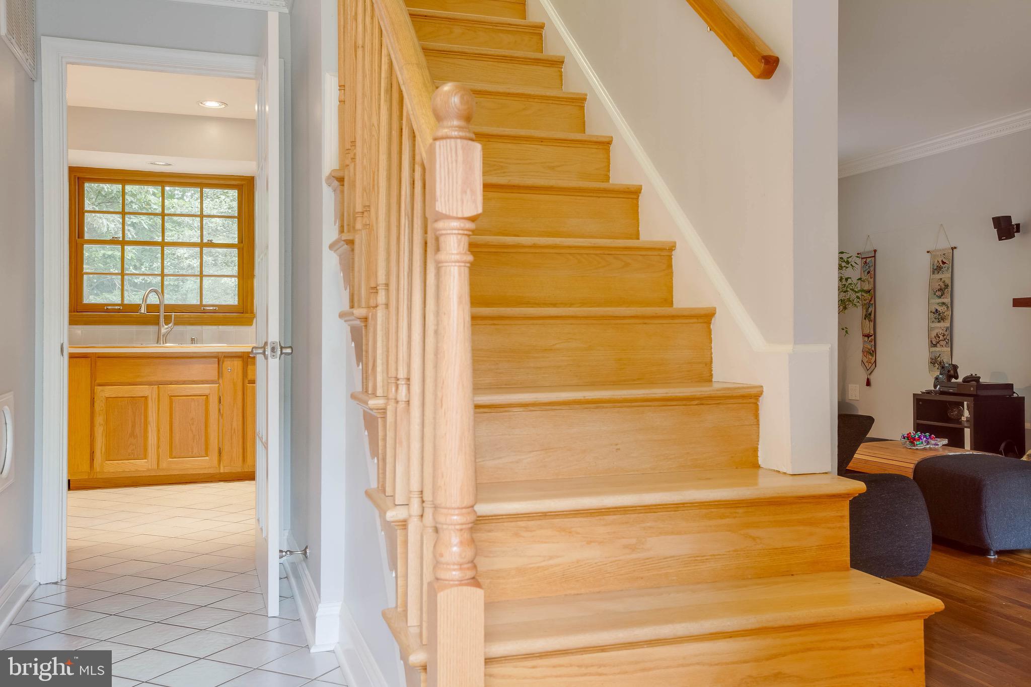 6907 Huntsman Boulevard Springfield, VA 22153 - Photo 21 of 48 Foyer