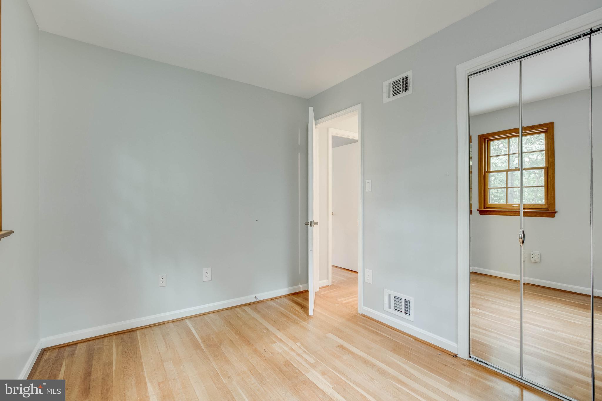 6907 Huntsman Boulevard Springfield, VA 22153 - Photo 34 of 48 4th Bedroom Upper Level