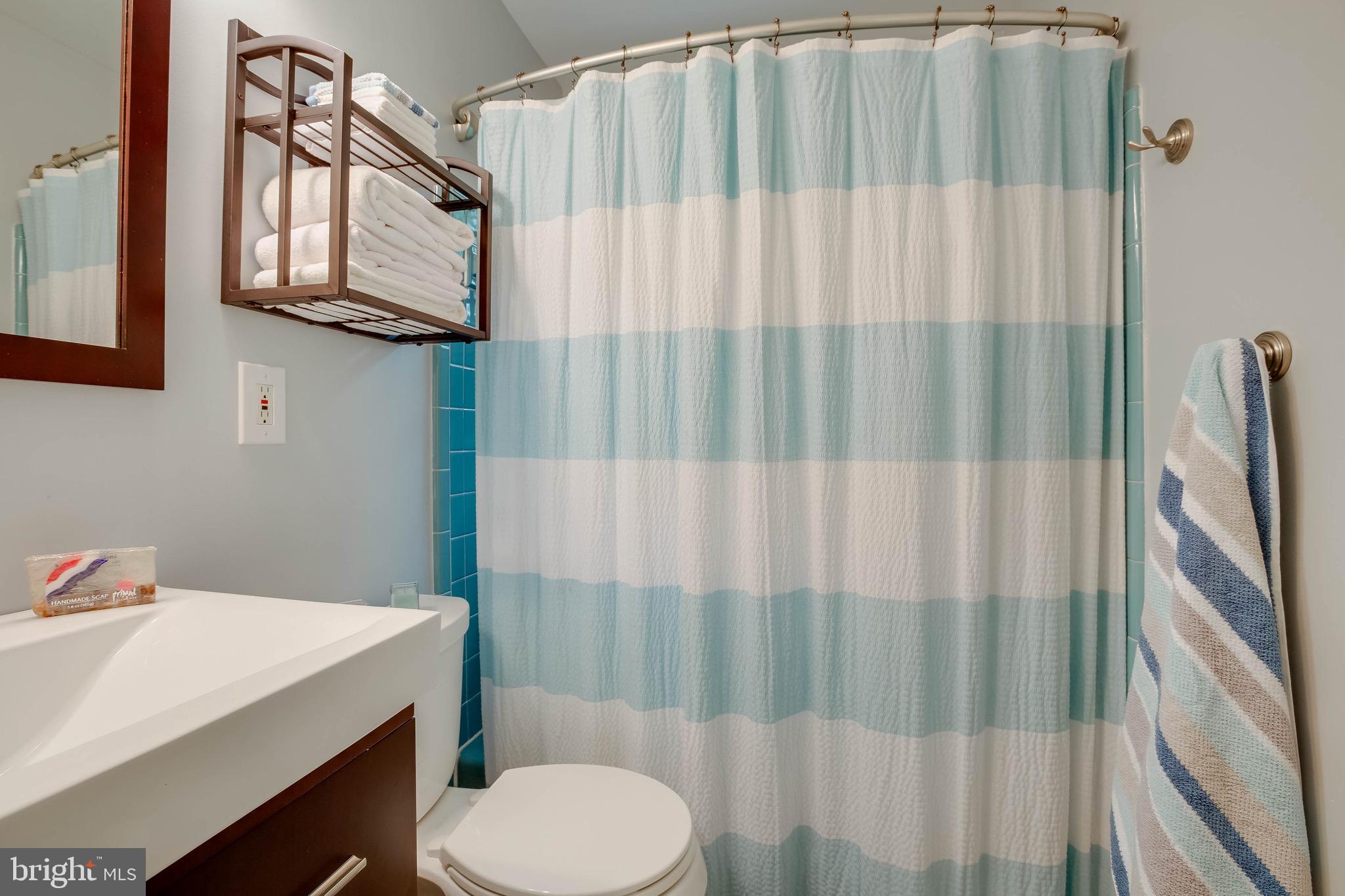 6907 Huntsman Boulevard Springfield, VA 22153 - Photo 36 of 48 Full Bath Upper Level