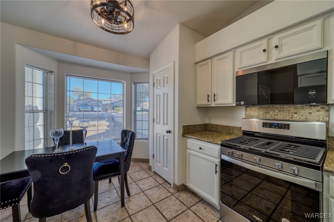 2331 Primavera Loop Fort Mohave, AZ 86426 - Photo 8 of 63 Kitchen