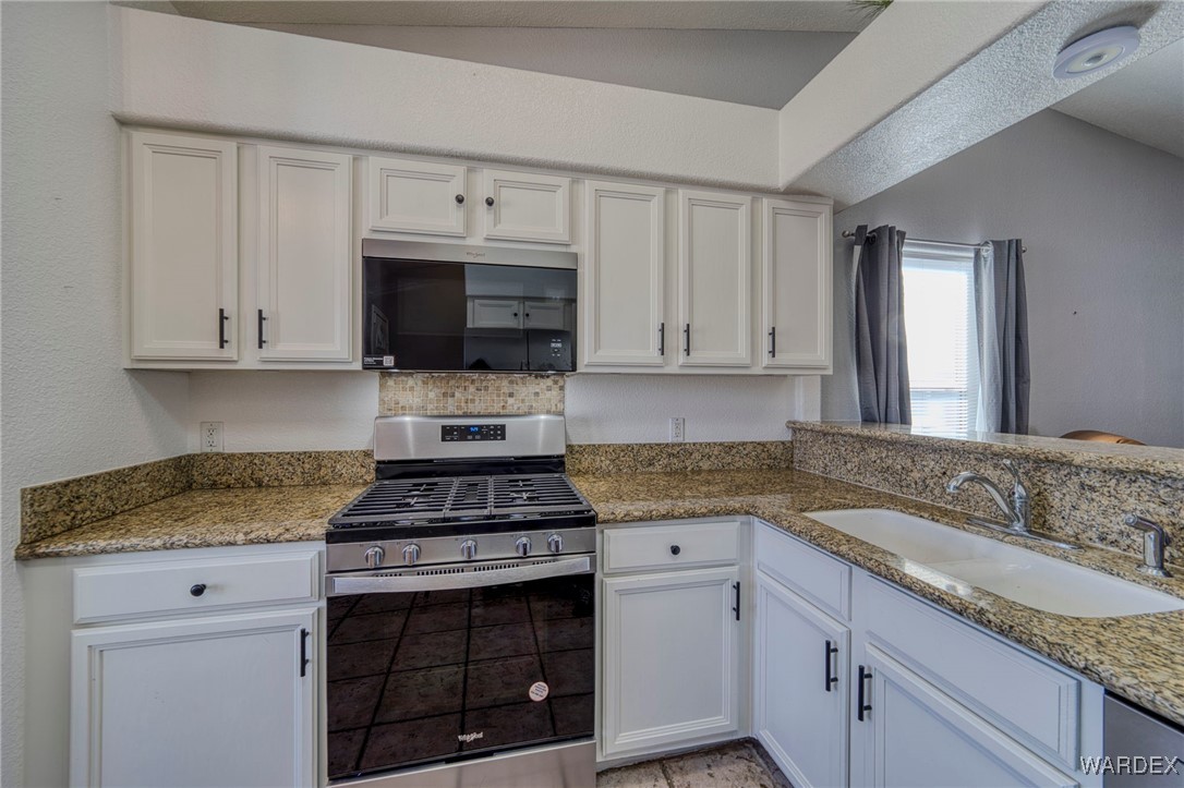 2331 Primavera Loop Fort Mohave, AZ 86426 - Photo 9 of 63 Kitchen