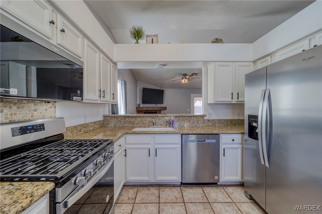 2331 Primavera Loop Fort Mohave, AZ 86426 - Photo 10 of 63 Kitchen