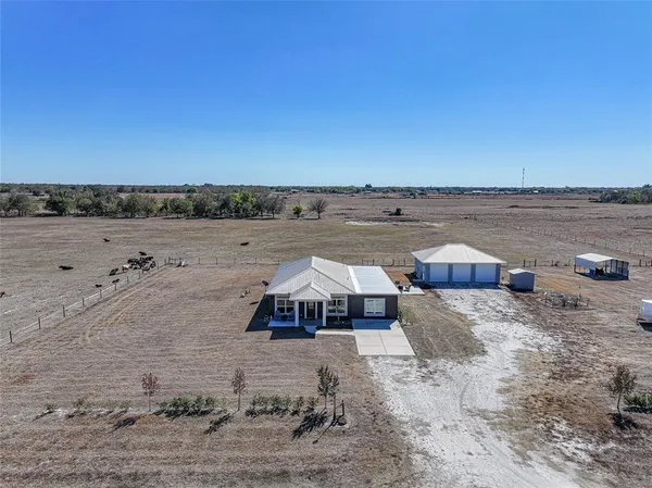 a black and white photo of a living room