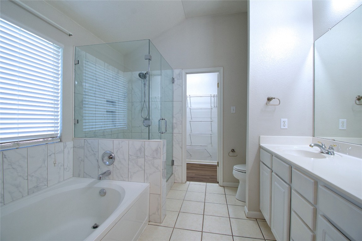 120 Greenside Lane Georgetown, TX 78633 - Photo 22 of 27 a bathroom with a bathtub sink vanity and mirror