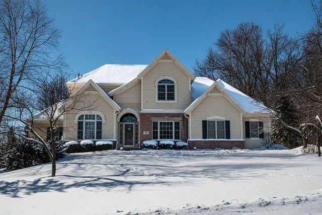 $1,100,000 | 631 Stepping Stone Way, Pewaukee, WI 53072