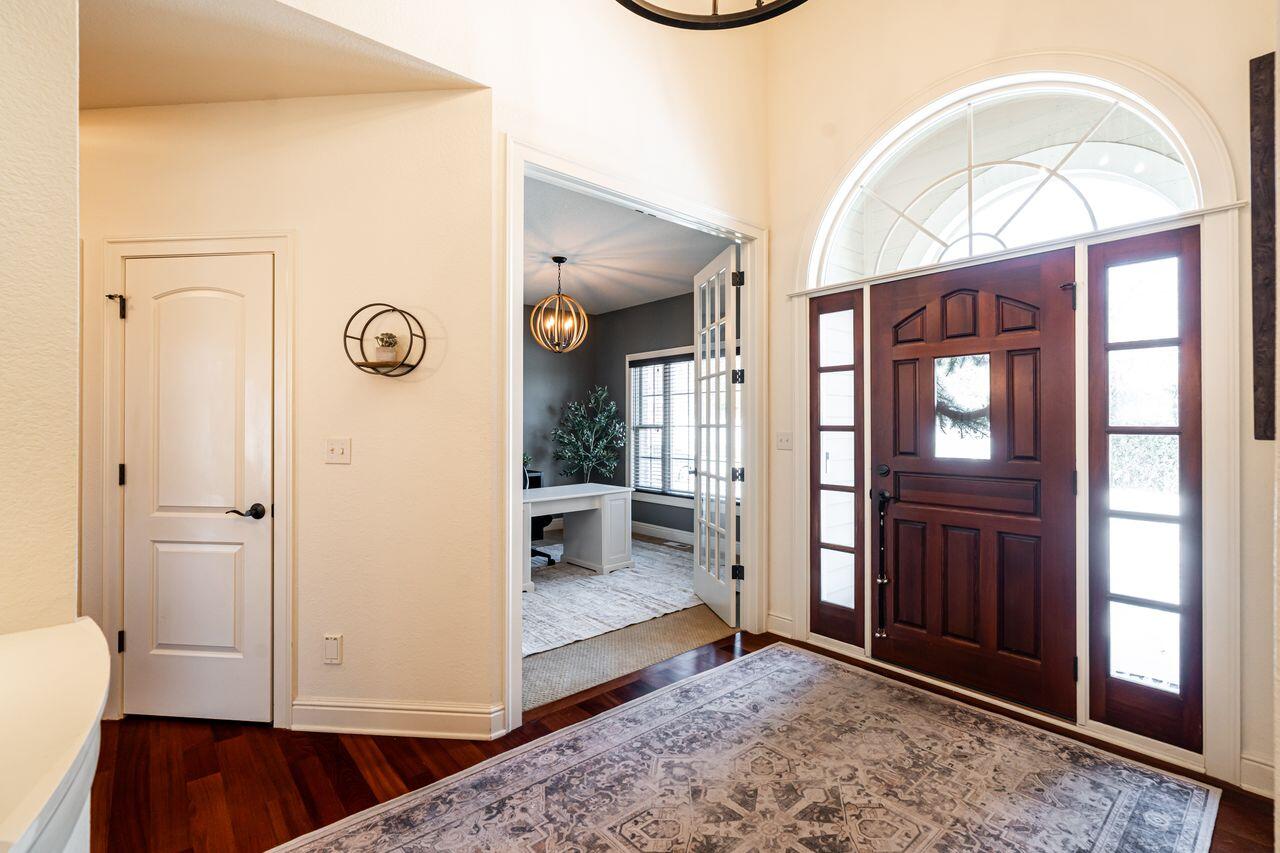 631 Stepping Stone Way Pewaukee, WI 53072 - Photo 2 of 80 IMG_5099