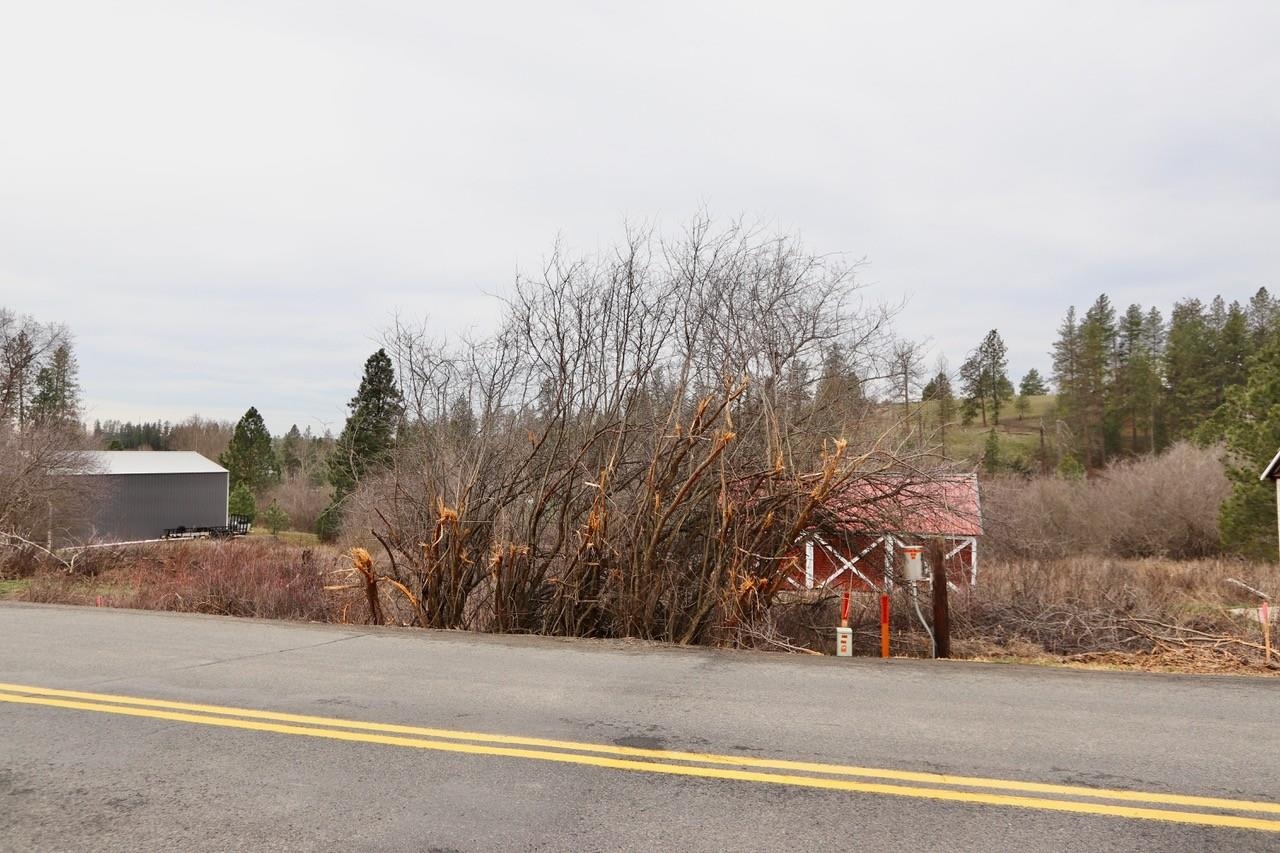 429 Northeast Stringham Road Rockford, WA 99030 - Photo 2 of 18