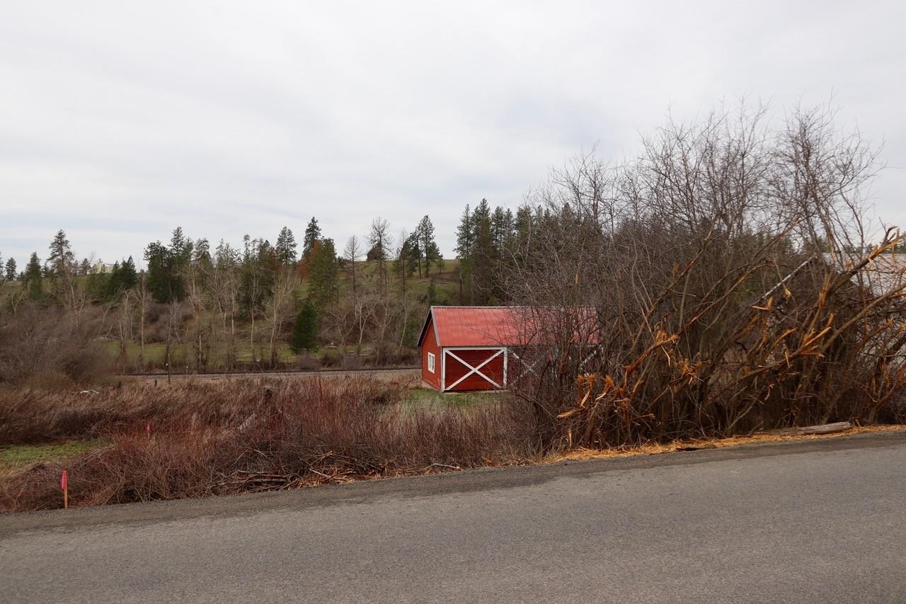429 Northeast Stringham Road Rockford, WA 99030 - Photo 3 of 18