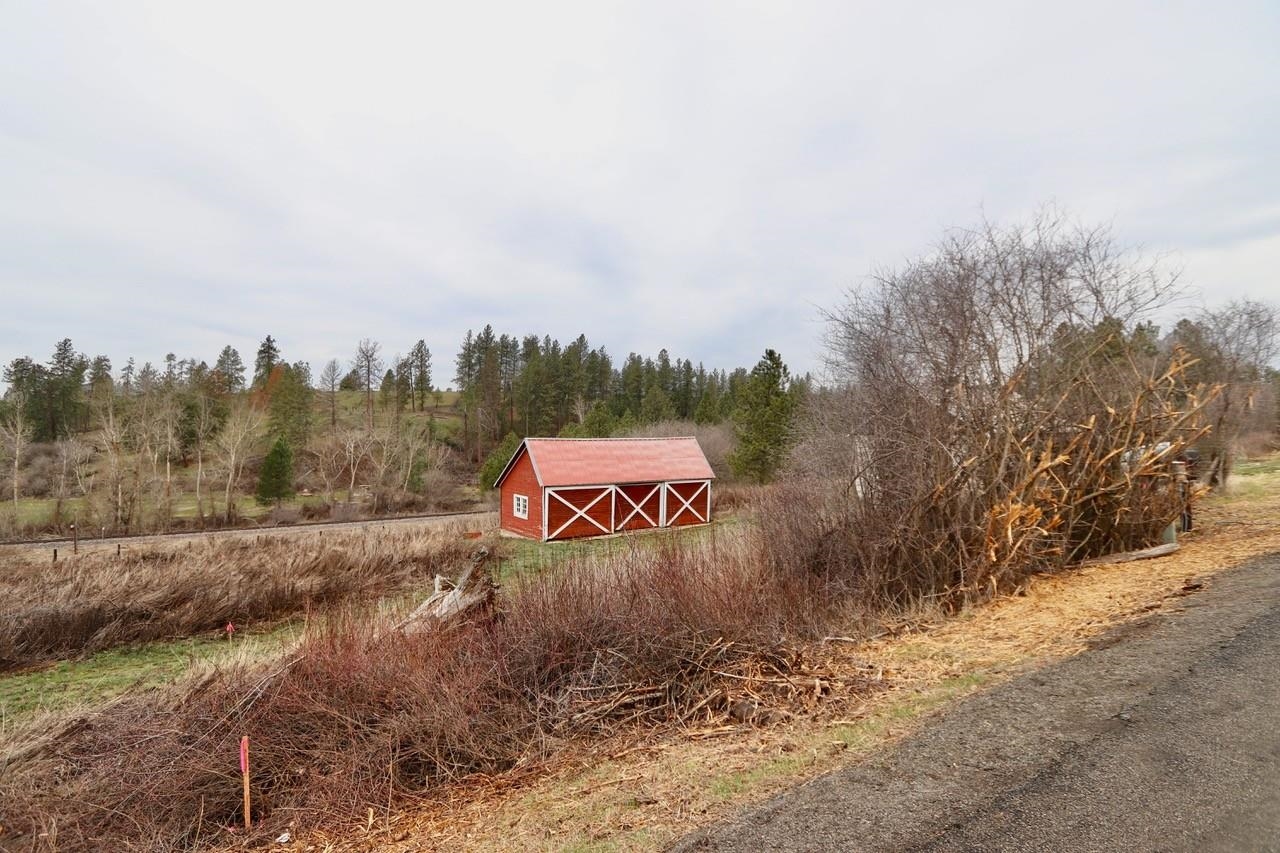 429 Northeast Stringham Road Rockford, WA 99030 - Photo 4 of 18