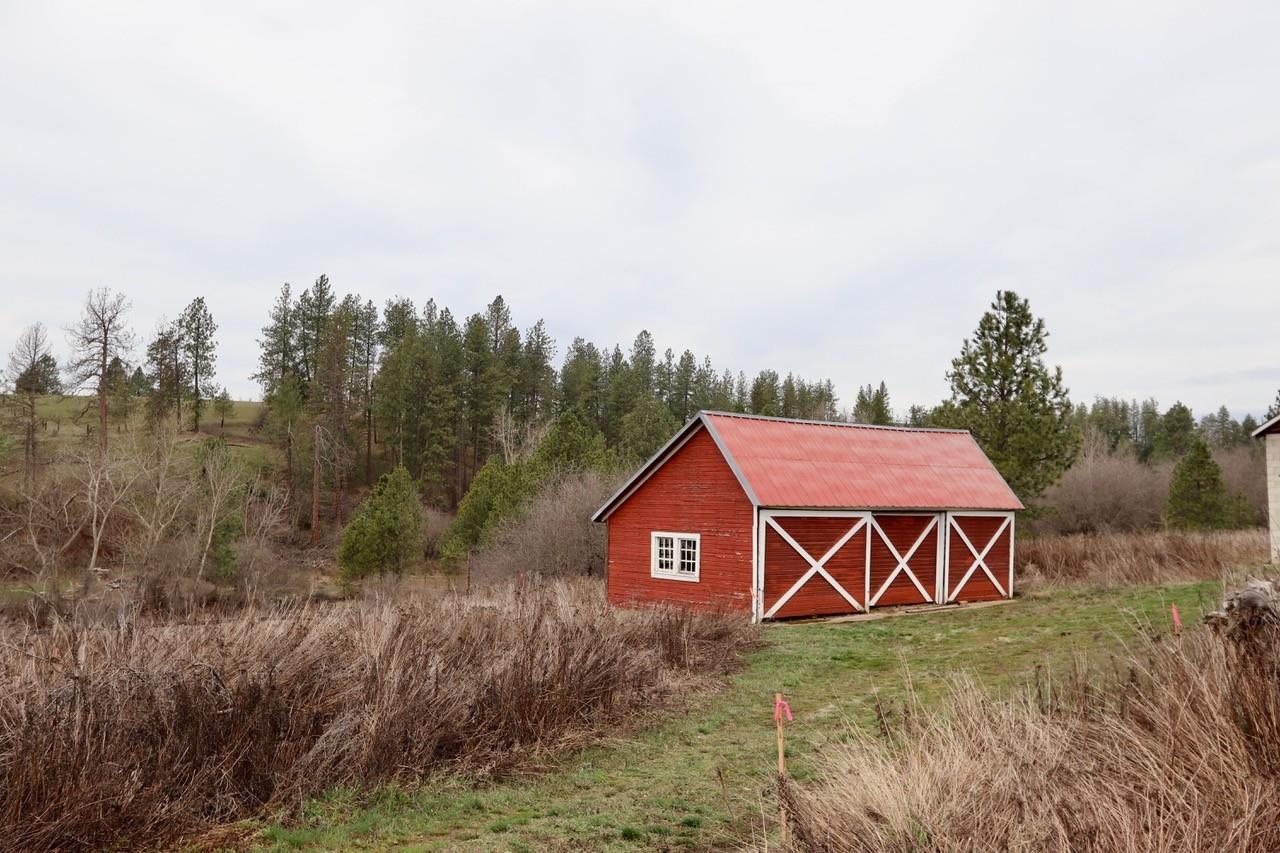 429 Northeast Stringham Road Rockford, WA 99030 - Photo 6 of 18