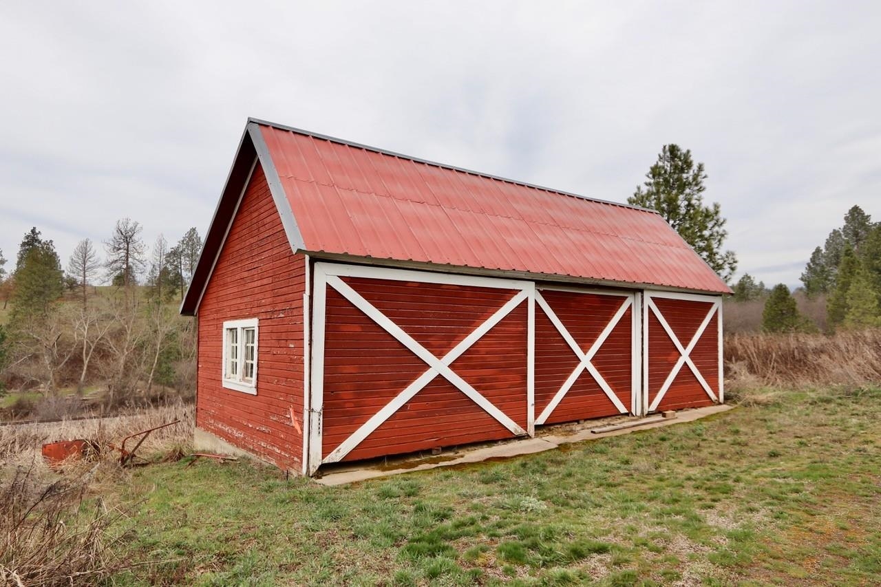 429 Northeast Stringham Road Rockford, WA 99030 - Photo 8 of 18