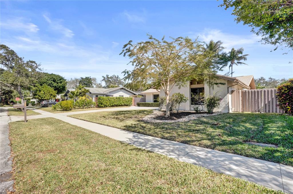 3088 Northwest 26th Avenue Boca Raton, FL 33434 - Photo 4 of 34