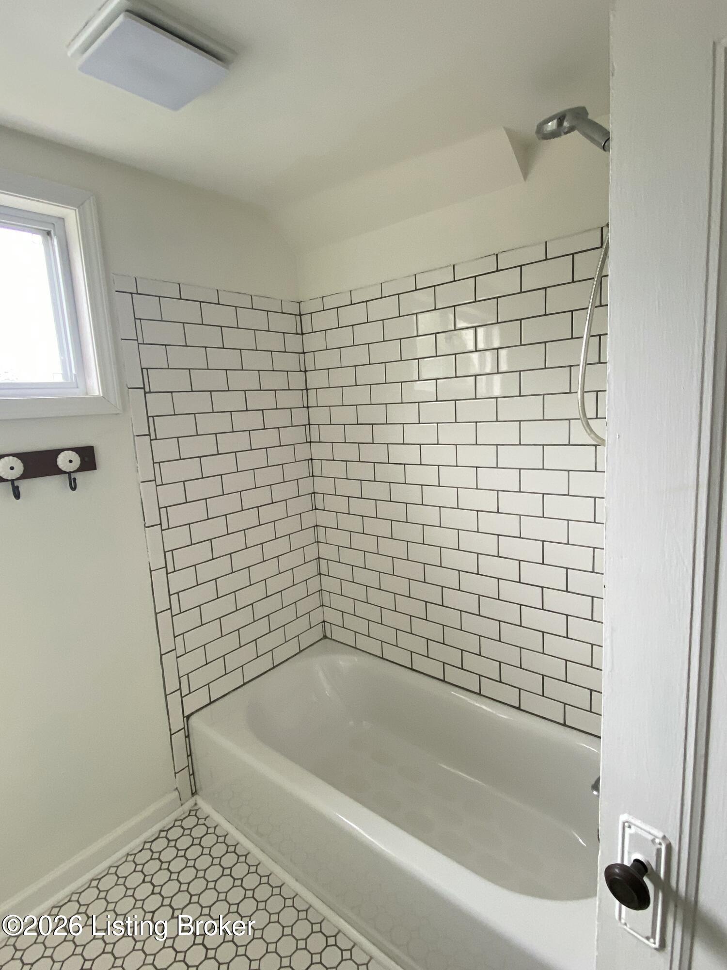302 Iola Road Louisville, KY 40207 - Photo 21 of 29 IMG_6676
