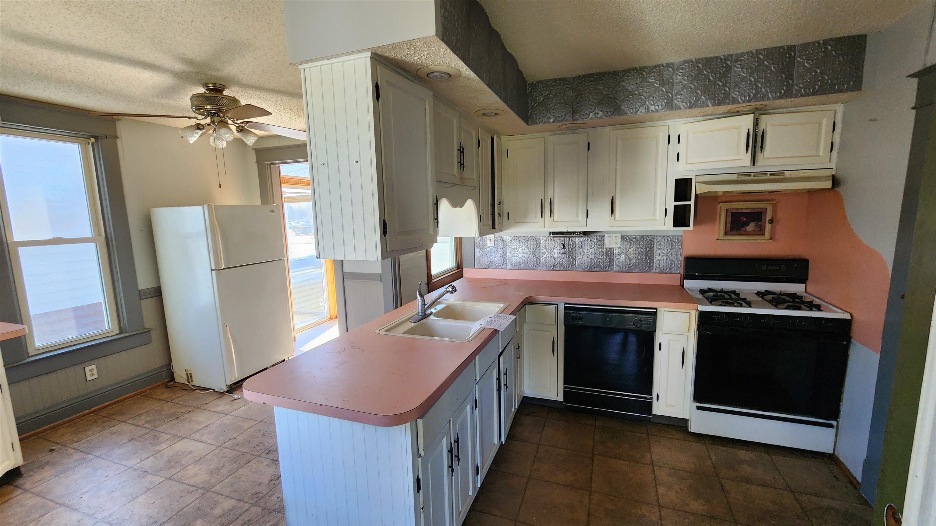 1909 Columbus Avenue Bay City, MI 48708 - Photo 2 of 22 Gallery Image 2