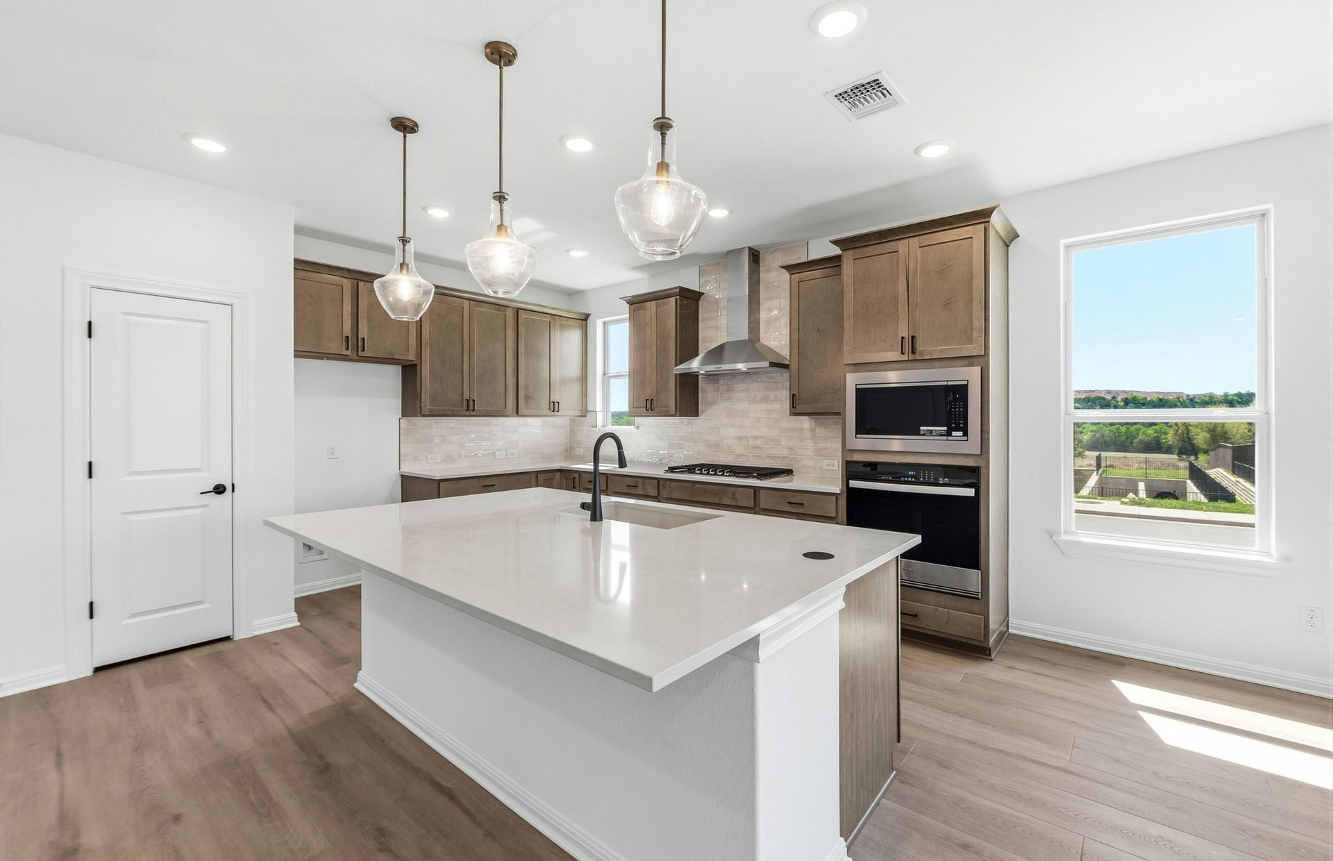 605 Rdg Pt Drive Georgetown, TX 78628 - Photo 3 of 29