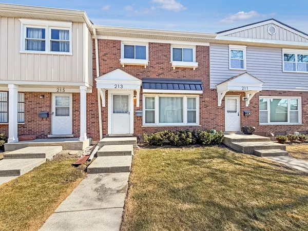 $3,000 | 213 Lafayette Street, Wood Dale, IL 60191