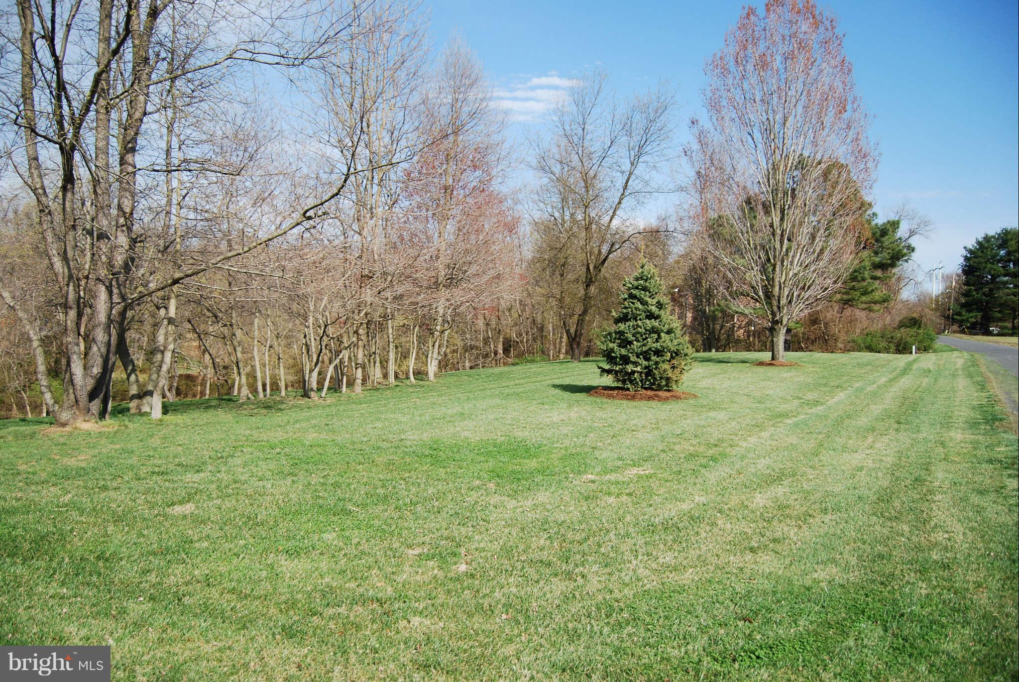 28 Grays Road Lothian, MD 20711 - Photo 6 of 9 Right Front